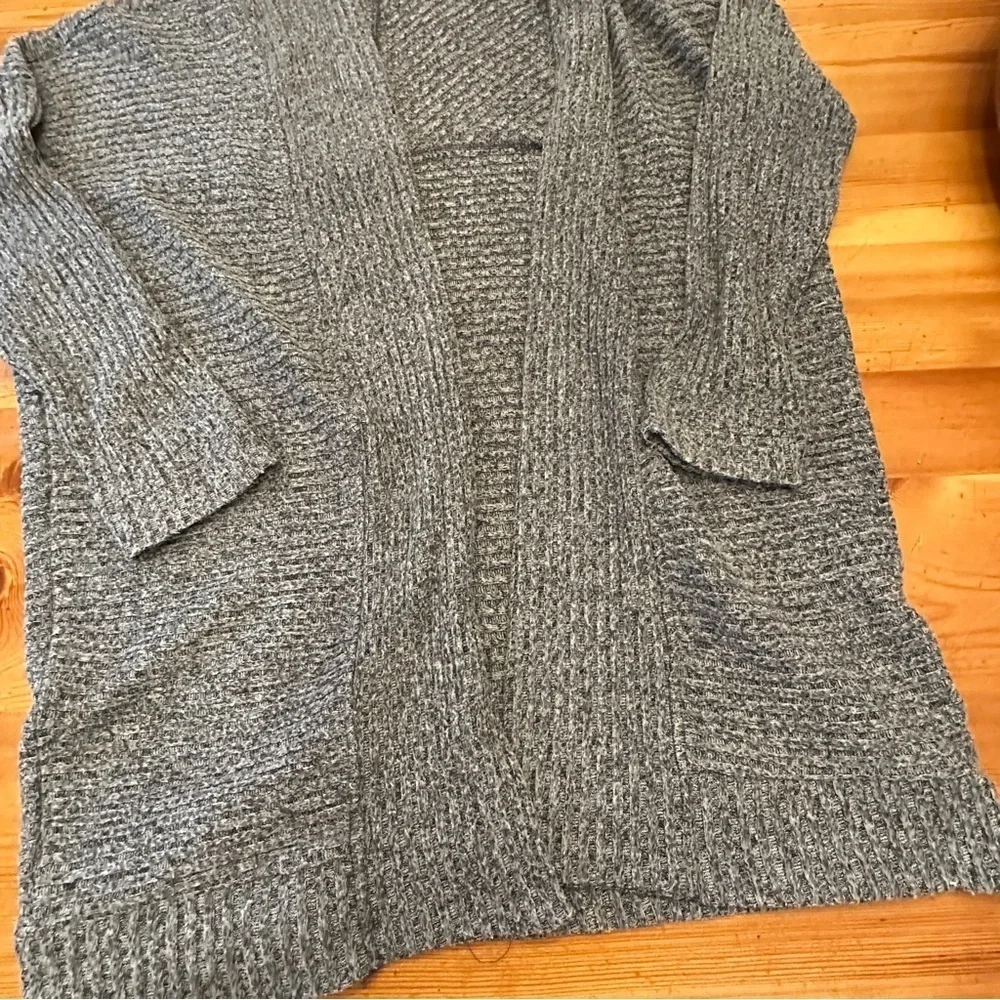 GAP women M Cozy Gray Knit Cardigan Rayon Bend